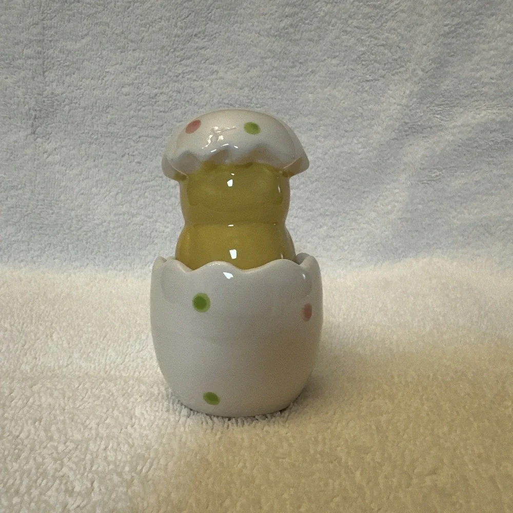Ceramic Chick & Easter Egg Salt & Pepper Shakers‎ 3.5 X 2